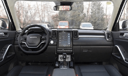 Các bác cho em hướng khắc phục xe Baic Q7 bị kêu gần cửa bên lái khi xe chạy