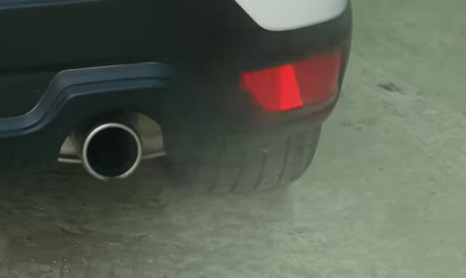 Khởi động xe Subaru Forester ra khói trắng như này là vấn đề gì?