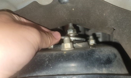 Trailblazer bị kêu khi đi vào ổ gà thì cần xử lý gì các bác?