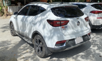 Vì sao xe MG ZS tự dừng và vô lăng bó cứng nhỉ?