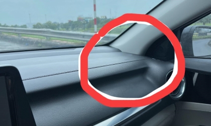 Xử lý thế nào với Kia Cerato kêu chỗ táp lô này ạ?