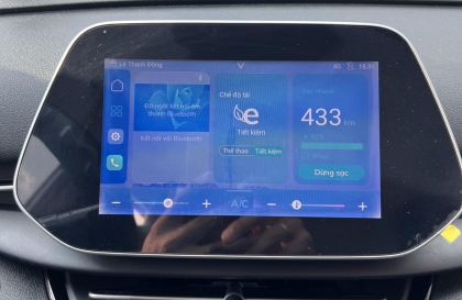 Làm sao khác phục màn hình xe VF 5 bị ám màu?