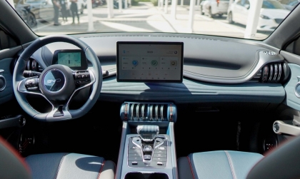 Xin cách xử lý xe BYD Atto3 bị nặng lái và chân ga