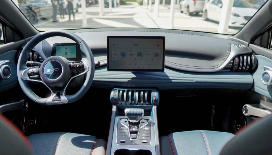 Xin cách xử lý xe BYD Atto3 bị nặng lái và chân ga