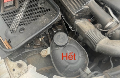 Xe Mercedes đổ nước làm mát nhưng vẫn báo thế này là sao?