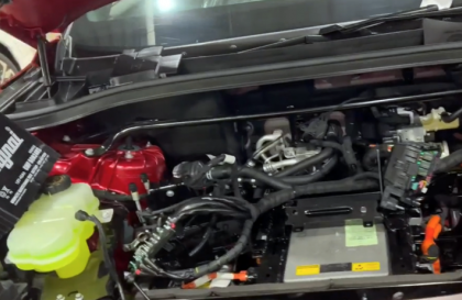 Xe VF9 báo sạc ắc quy 12V lỗi là vấn đề gì?