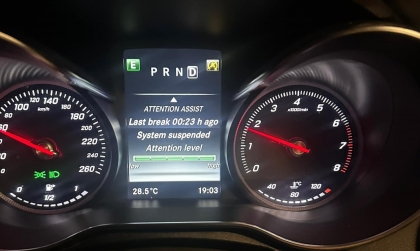 Mercedes C300 báo thế này là lỗi gì ạ?