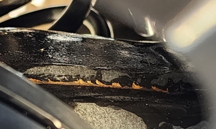 Suzuki XL7 vừa mua đã bị rỉ thế này thì nên làm sao?