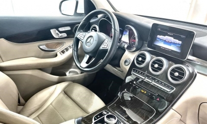 Khắc phục tình trặng kêu ở cửa xe GLC thế nào ạ?