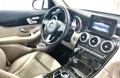 Khắc phục tình trặng kêu ở cửa xe GLC thế nào ạ?