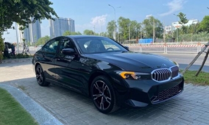 BMW 330 vừa lấy được ít ngày bị kêu tiếng nhựa thế này là vấn đề gì?