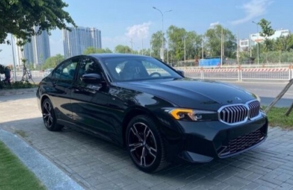 BMW 330 vừa lấy được ít ngày bị kêu tiếng nhựa thế này là vấn đề gì?
