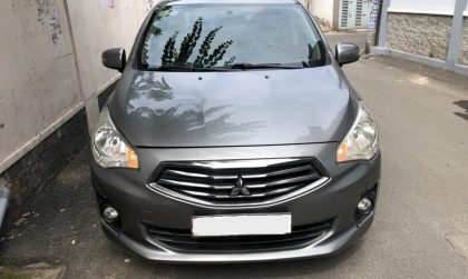 Sao xe Attrage lại nổ máy mà không cần đạp phanh ạ?