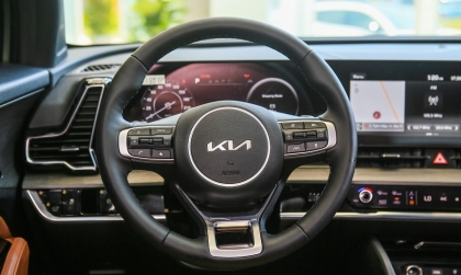 Vô lăng kia sportage giật khi đề nổ là sao?