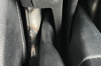 Ghế xe XL7 lộ mối hàn thế này có phải zin xe không?