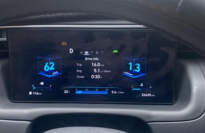 Xe CR-V vừa mua được mấy tháng đã bị oxi hóa cọc bình thế này có sao không?