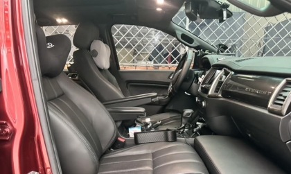 Xin giải pháp để ngồi xe Ford Everest bớt ra mồ hồi?