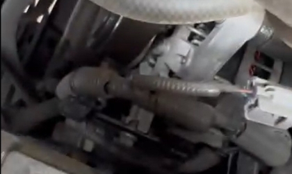 Xe Hilux cứ nổ lách tách phía trước là vấn đề gì?