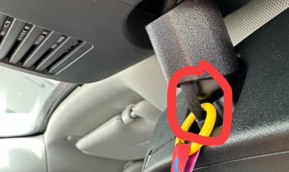 Dây này trên Mazda CX-5 để làm gì thế các bác?