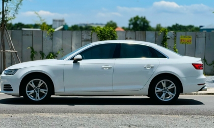 Sao xe Audi A4 của em không lên khóa cửa được nữa ạ?