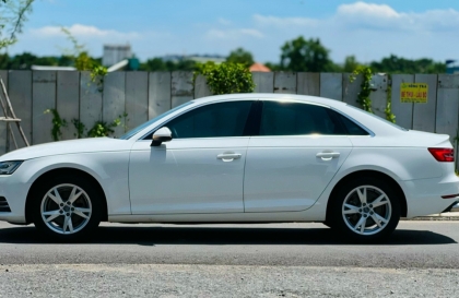 Sao xe Audi A4 của em không lên khóa cửa được nữa ạ?