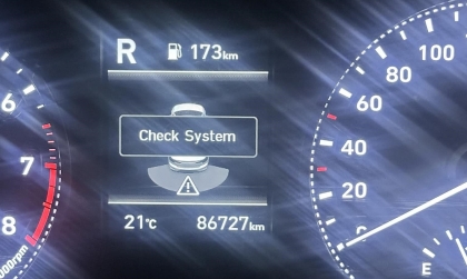 Hyundai Elantra báo lỗi thế này là bị gì rồi ạ?