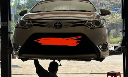 Các bác thấy xe Vios của em thế này có phải lỗi thước lái?