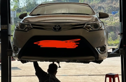 Các bác thấy xe Vios của em thế này có phải lỗi thước lái?