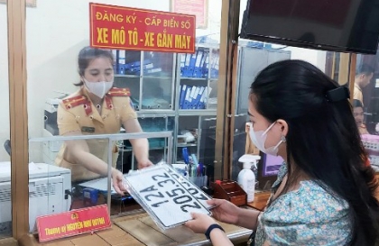 Kể từ 1/1/2025 Công an phường, xã sẽ được phép nhận đăng kí các loại phương tiện nào?