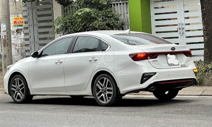 Kia Cerato bị ồn bên lái ở tất cả các loại đường là sao nhỉ?