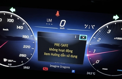 Mercedes GLC300 tự nhiên báo lỗi thế này là vấn đề gì?