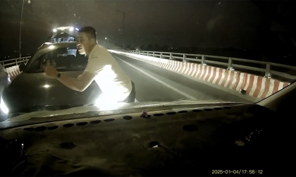 Ý thức Giao thông: Đi cùng gia đình, thanh niên cầm lái MG ZS lấn làn vẫn hùng hổ lao xuống to tiếng với xe đối diện