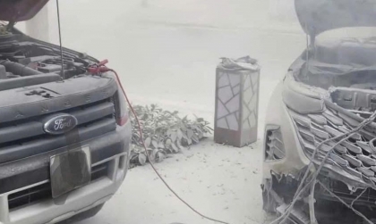 Kinh nghiệm lái xe: Làm sao để câu bình ắc quy, kích nổ cho ô tô an toàn nhất