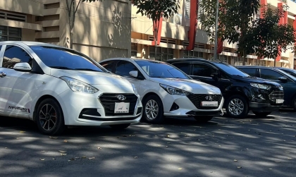 Sao vô lăng xe Hyundai i10 bị nặng thế nhỉ?