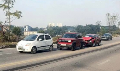 Ảnh TNGT: VinFast VF 5 nối đuôi VF 3 đâm vào Chevrolet Spark