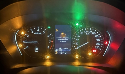 Cảnh báo này trên Honda HR-V là bị sao?