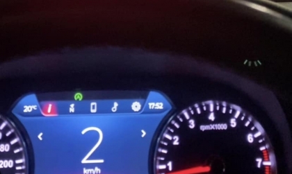 VinFast Lux A đã phanh rồi mà tự trôi lên là sao?