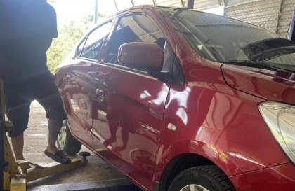 Attrage bị kêu sau cốp xe khi qua chỗ xóc thì có vấn đề gì không?