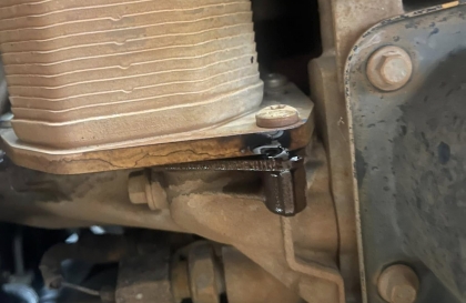 Xe Ranger bị lỗi gì mà chảy nhớt chỗ này ạ?