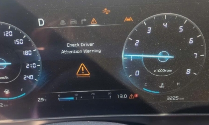 Xe Kia Sportage bị kêu ở đầu đằng sau cốp thế nhỉ?