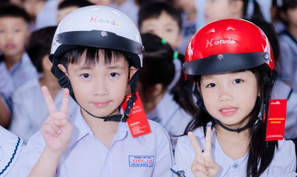 Đóng góp xã hội: Honda Việt Nam trao 1,7 triệu mũ bảo hiểm cho học sinh lớp Một trên toàn quốc