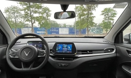 Xin tư vấn xe Vf5 lỗi sáng màn hình sau vô lăng và tự sụt pin 10% mỗi 24h 