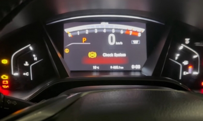 Tình trạng xe Honda CR-V như này là sao các bác?