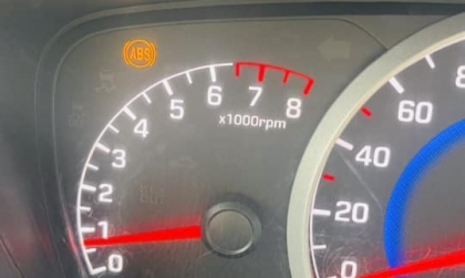 Hyundai Grand i10 báo lỗi thế này có tự sửa được không?