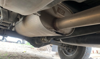 Sao ống xả xe Ford Ranger bị hở sau 1 năm sử dụng thế này?