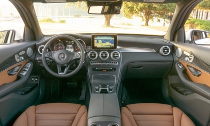 GLC bị mùi xăng trong khoang lái là sao?