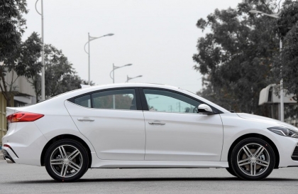 Vì sao Elantra lại bị kêu cọt kẹt khi đi đường gồ ghề?