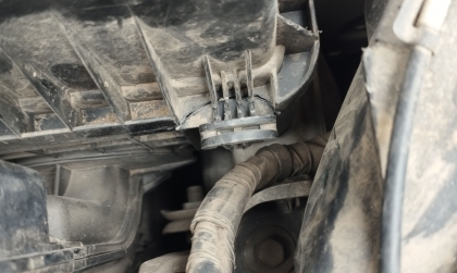 Có cách nào sửa lẫy lọc gió của Mazda2 bị gãy không?