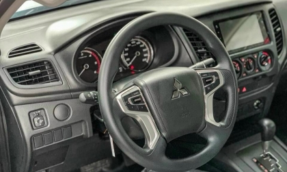 Xe Triton bị nhão cao su trụ lái có phải thay không?