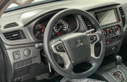 Xe Triton bị nhão cao su trụ lái có phải thay không?